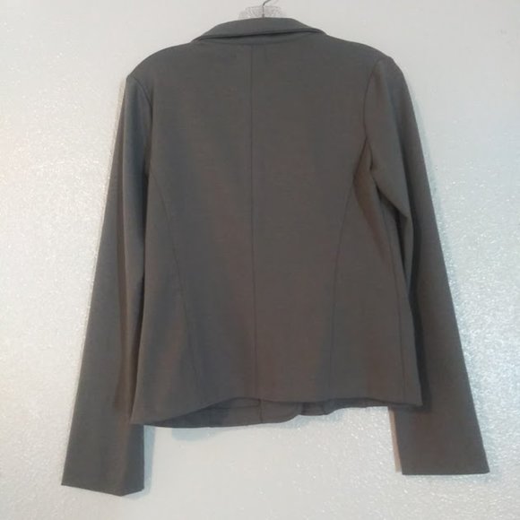 Have women's size M gray blazer - Picture 5 of 14